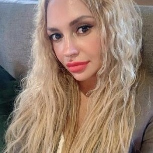                     QueenBee                