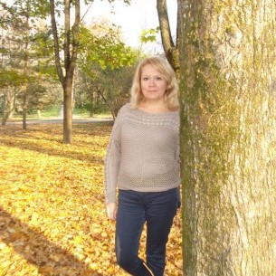                     Anneke43                